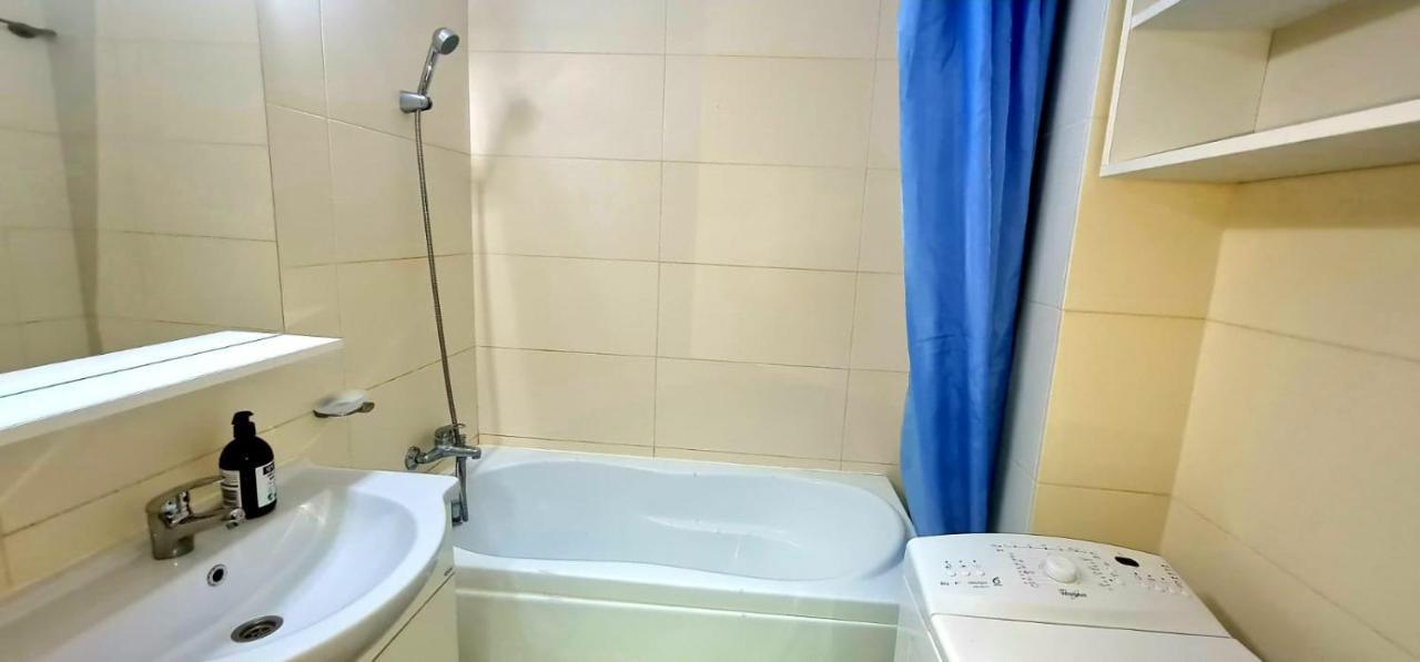 Elyse Comfortable Apartment Close To Palas Mall Iasi Exterior photo